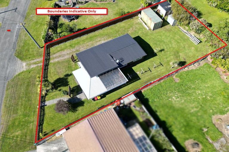 Photo of property in 1 Andresen Street, Foxton Beach, Foxton, 4815