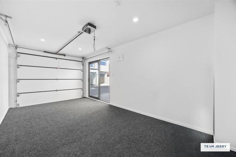 Photo of property in 30 Whare Kauri Road, Papakura, 2110