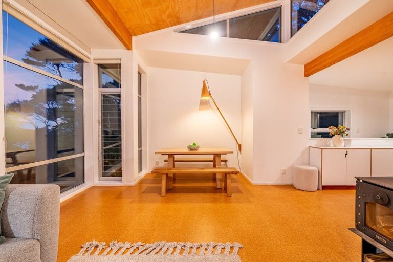 Photo of property in 100 Motuhara Road, Plimmerton, Porirua, 5026