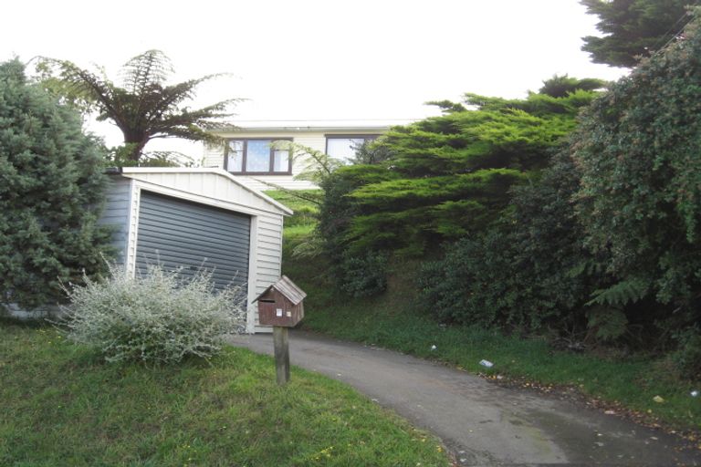 Photo of property in 66 Ruskin Road, Newlands, Wellington, 6037