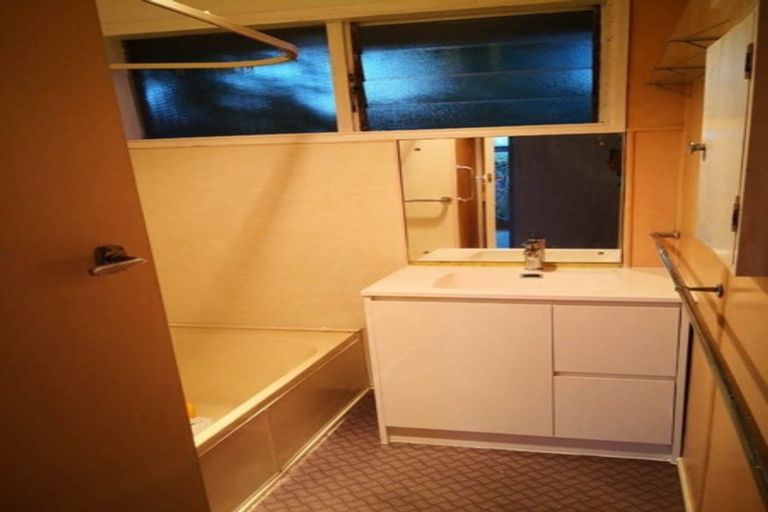 Photo of property in 156 Sunset Road, Unsworth Heights, Auckland, 0632