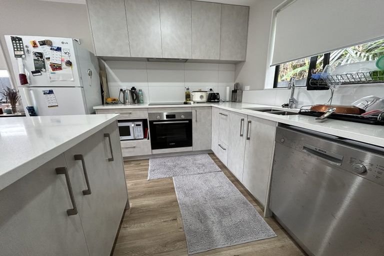 Photo of property in 5/30 West Coast Road, Glen Eden, Auckland, 0602