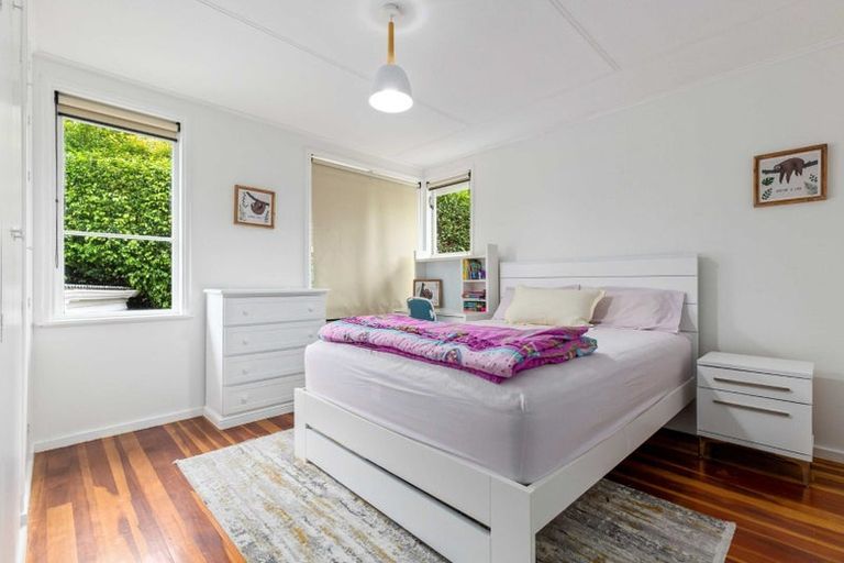 Photo of property in 3 Farringdon Street, Glen Innes, Auckland, 1072