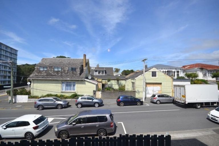 Photo of property in 4/52 Russell Terrace, Berhampore, Wellington, 6023