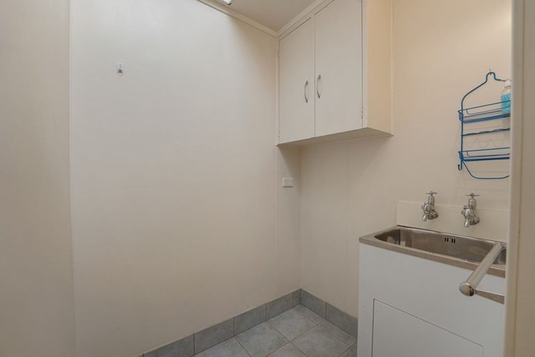 Photo of property in 5c Riversdale Drive, Merrilands, New Plymouth, 4312