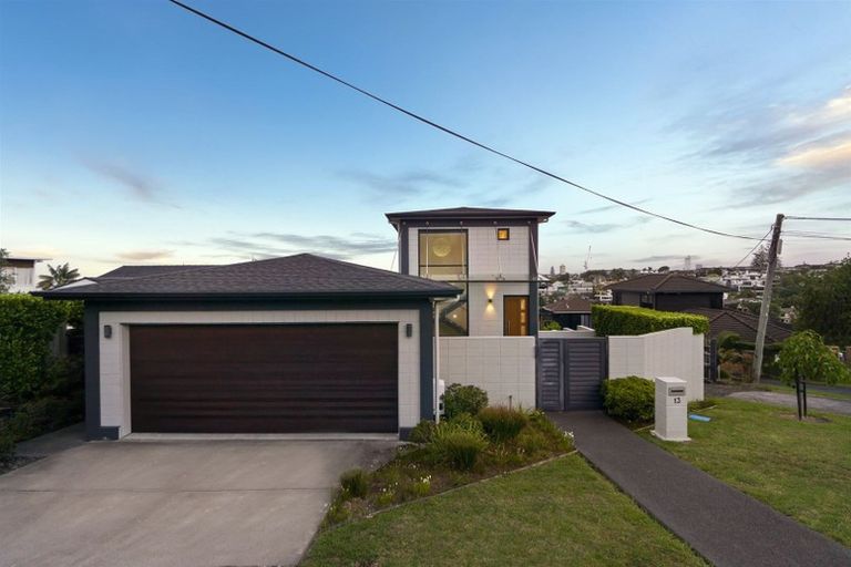 Photo of property in 13 Seaview Road, Castor Bay, Auckland, 0620