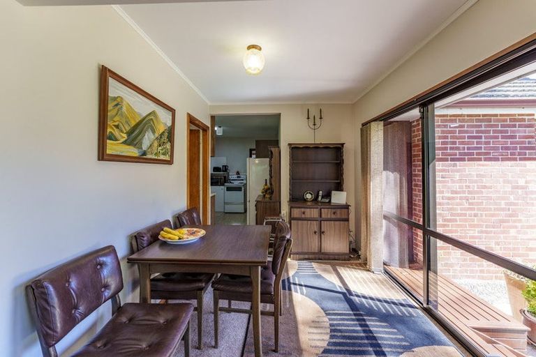 Photo of property in 85 Avonhead Road, Avonhead, Christchurch, 8042