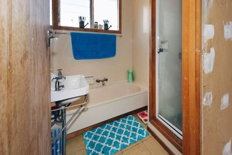 Photo of property in 46 Queen Mary Avenue, New Lynn, Auckland, 0600