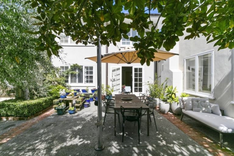 Photo of property in 25 Cheviot Road, Lowry Bay, Lower Hutt, 5013