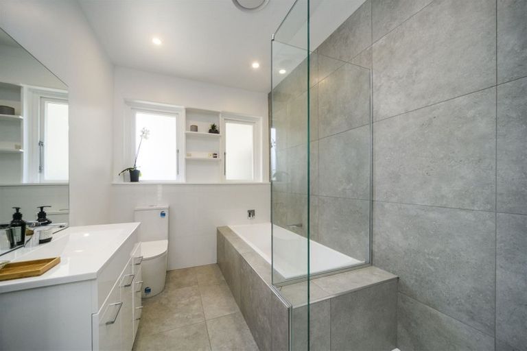 Photo of property in 397 Ruahine Street, Terrace End, Palmerston North, 4410