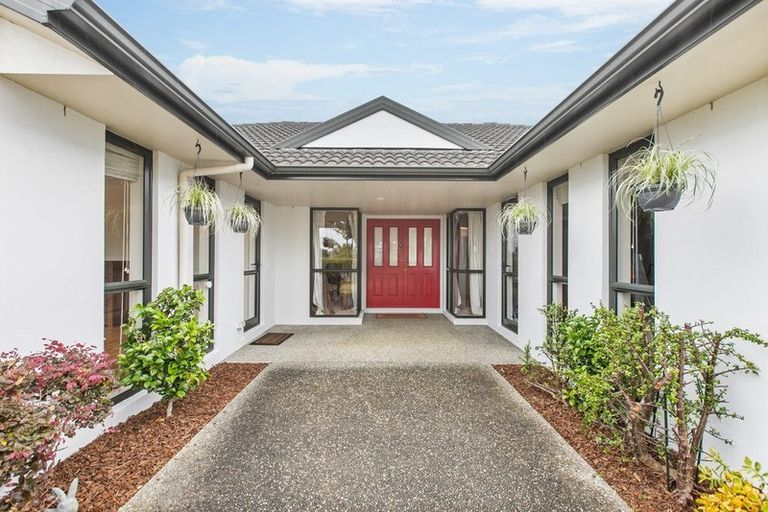 Photo of property in 54 Kittiwake Drive, Schnapper Rock, Auckland, 0632