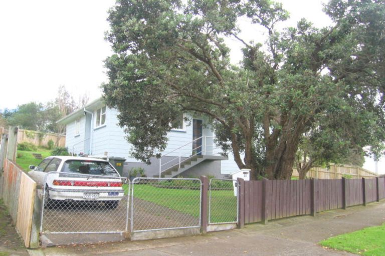 Photo of property in 37 Davidson Crescent, Tawa, Wellington, 5028