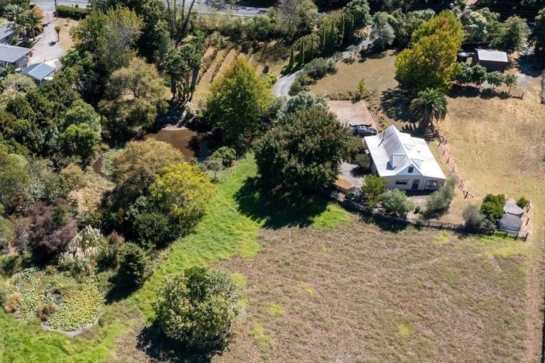 Photo of property in 87 Tawa Road, Kumeu, 0891