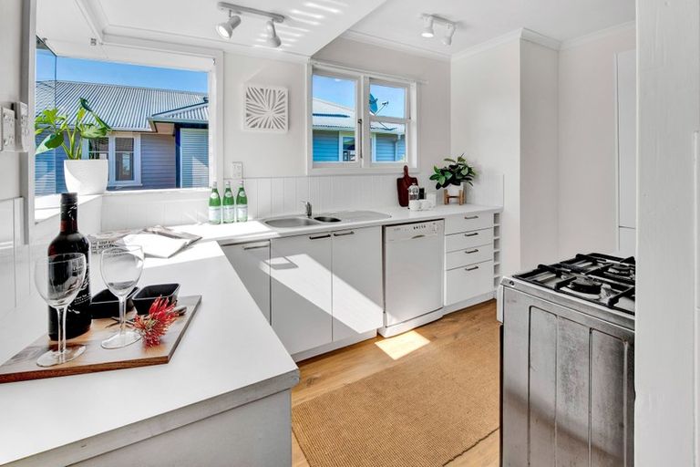 Photo of property in 410 Carrington Street, Upper Vogeltown, New Plymouth, 4310