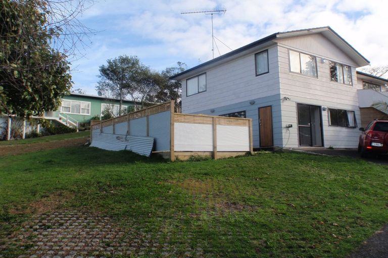 Photo of property in 1/4 Tallington Crescent, Torbay, Auckland, 0630