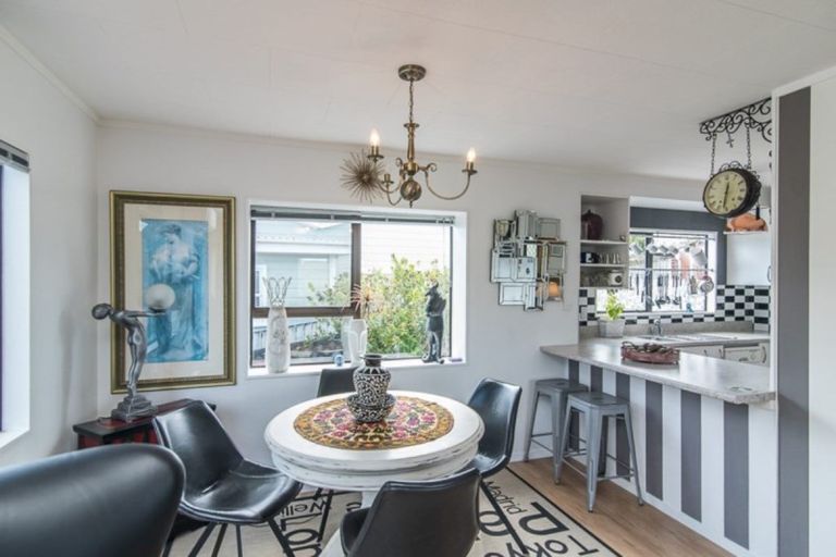 Photo of property in 15a Margaret Road, Raumati Beach, Paraparaumu, 5032