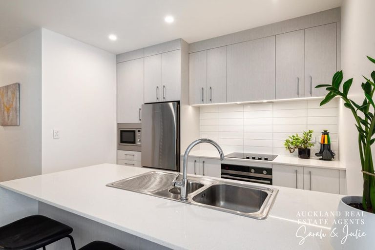 Photo of property in 205/8 Waikumete Road, Glen Eden, Auckland, 0602