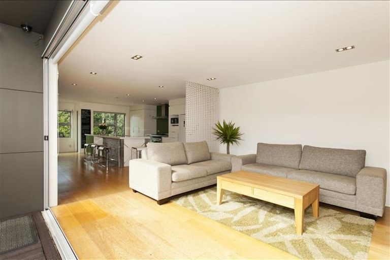 Photo of property in 78 Beach Road, Castor Bay, Auckland, 0620