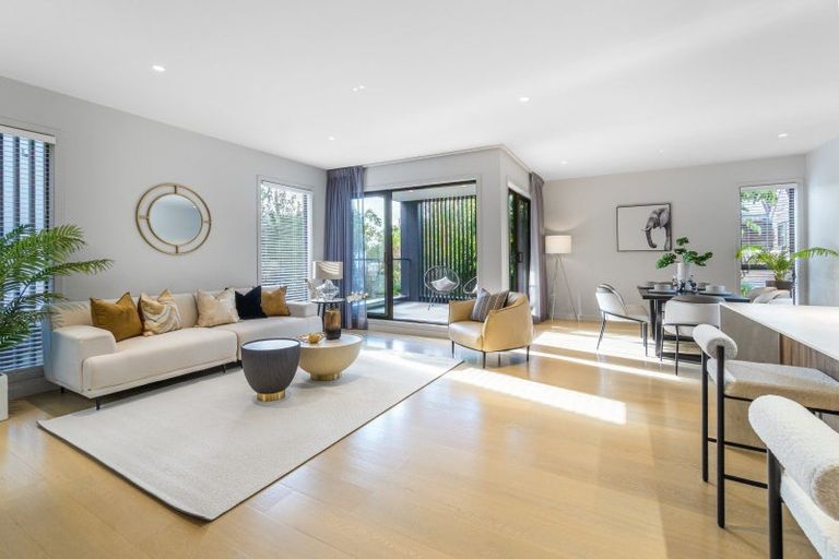 Photo of property in 201c Hurstmere Road, Takapuna, Auckland, 0622