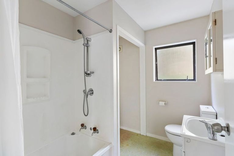 Photo of property in 37a Oteha Valley Road, Northcross, Auckland, 0632