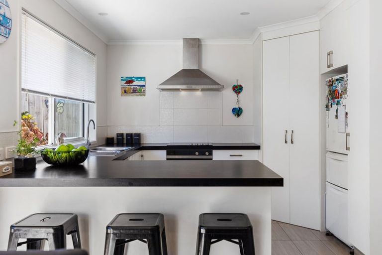 Photo of property in 24 Leet Crescent, Papamoa Beach, Papamoa, 3118