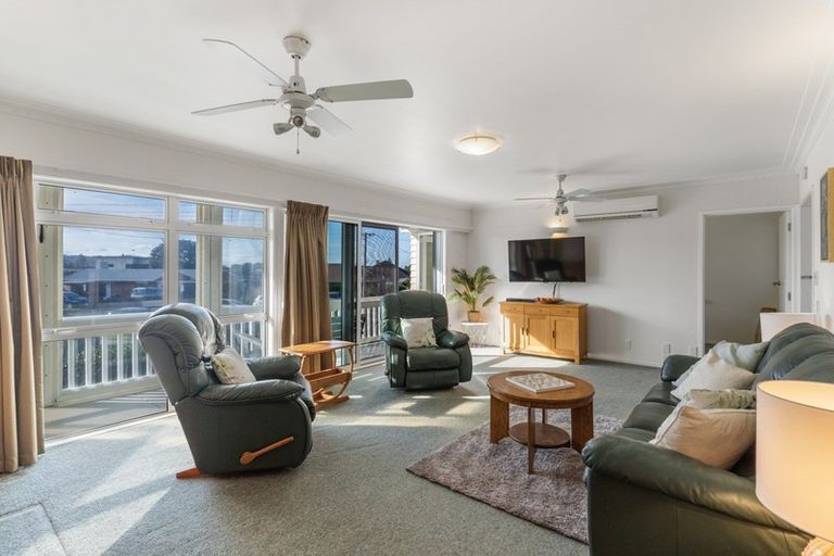 Photo of property in 220 Centreway Road, Orewa, 0931