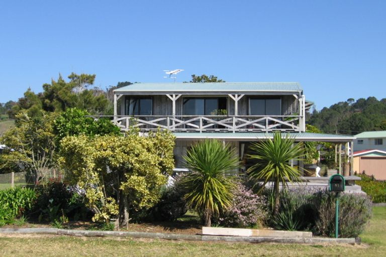 Photo of property in 51 Marine Parade, Cooks Beach, Whitianga, 3591