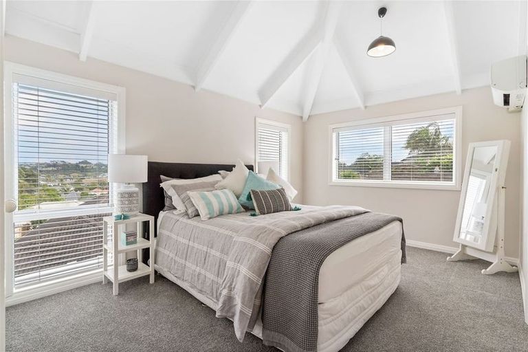 Photo of property in 2/862 East Coast Road, Northcross, Auckland, 0630