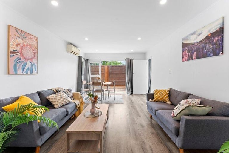 Photo of property in 21 Mcquarrie Avenue, Wattle Downs, Auckland, 2103