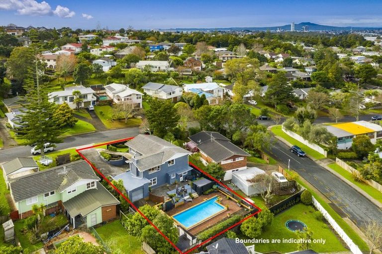 Photo of property in 42 Lynden Avenue, Hillcrest, Auckland, 0627