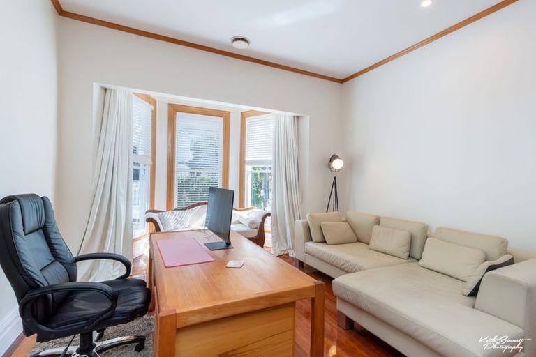 Photo of property in 37 Grant Road, Thorndon, Wellington, 6011