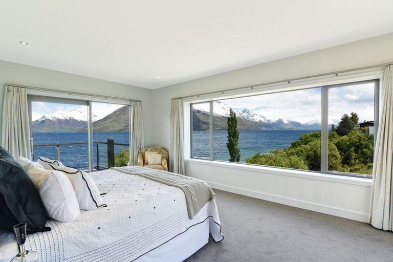 Photo of property in 62 Cedar Drive, Kelvin Heights, Queenstown, 9300