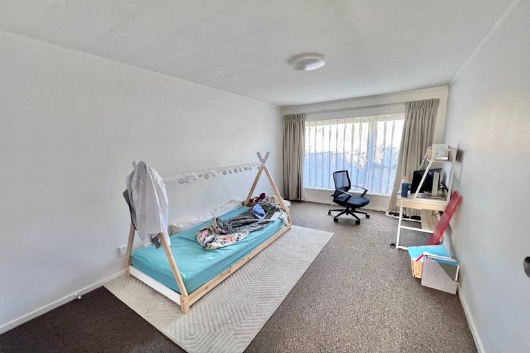 Photo of property in 2/42 Blacklock Avenue, Henderson, Auckland, 0612