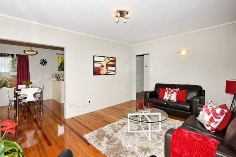 Photo of property in 31 Patts Avenue, Glendene, Auckland, 0602