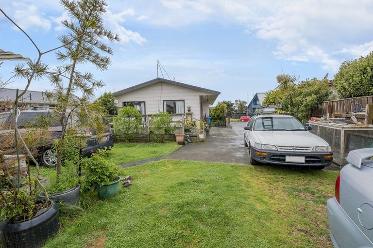 Photo of property in 9 Simcox Street, Otaki Beach, Otaki, 5512