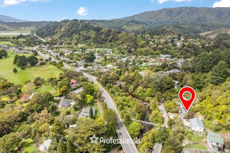 Photo of property in 8 Beechwood Lane, Te Marua, Upper Hutt, 5018