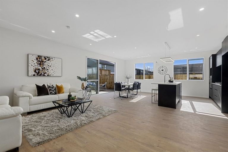 Photo of property in 5 Ropere Street, Kumeu, 0810