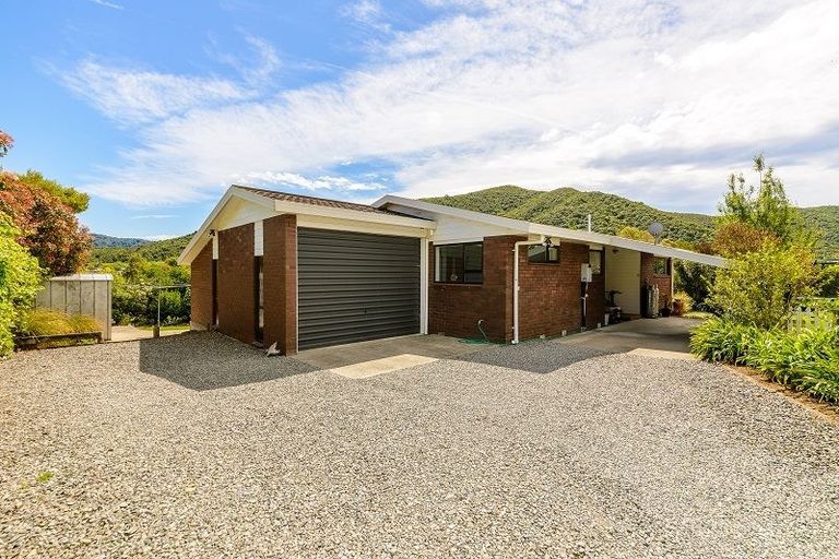Photo of property in 243a Waikawa Road, Waikawa, Picton, 7220