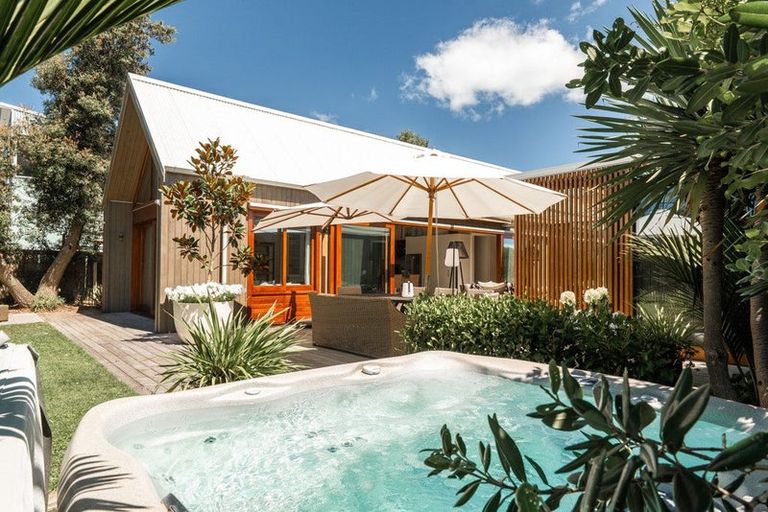 Photo of property in 2 Sea Crest Place, Bowentown, Waihi Beach, 3177