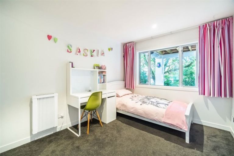 Photo of property in 36 Le Roy Terrace, Birkenhead, Auckland, 0626