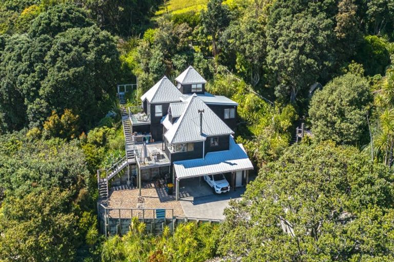 Photo of property in 5 Florence Place, Hahei, Whitianga, 3591