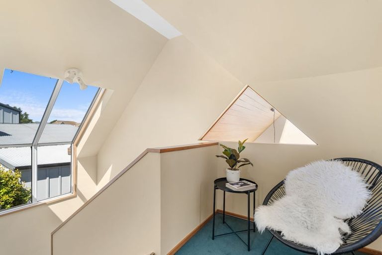 Photo of property in 11 Brockhall Lane, Avonhead, Christchurch, 8042