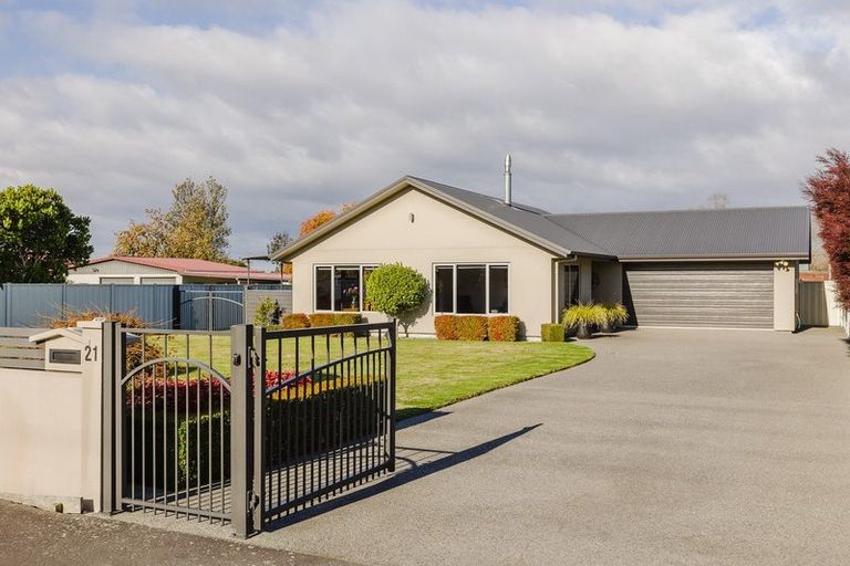 Photo of property in 21 Chamberlain Road, Masterton, 5888