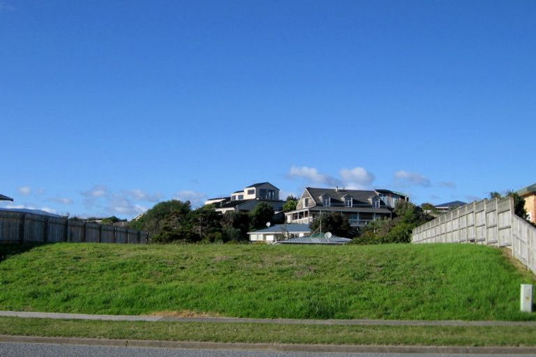 Photo of property in 106 Queens Road, Waikanae Beach, Waikanae, 5036