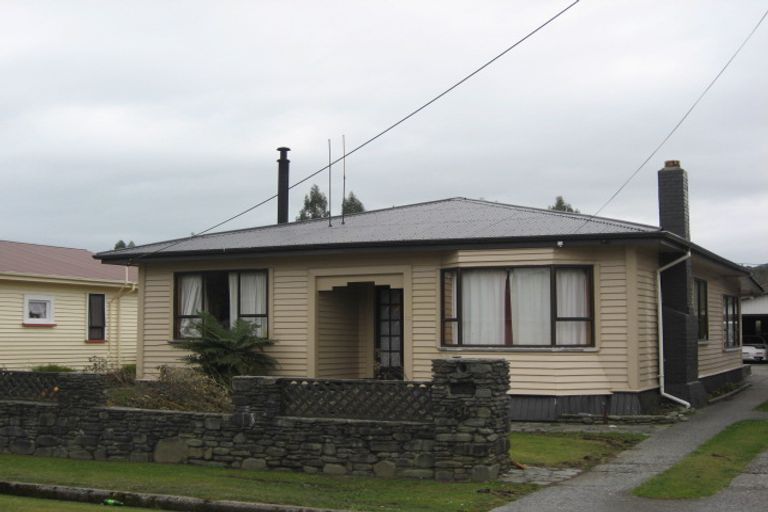 Photo of property in 32 Inverness Street, Dunollie, Runanga, 7803