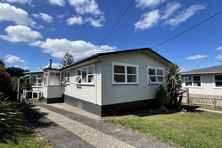 Photo of property in 24 Huruhuru Road, Massey, Auckland, 0614