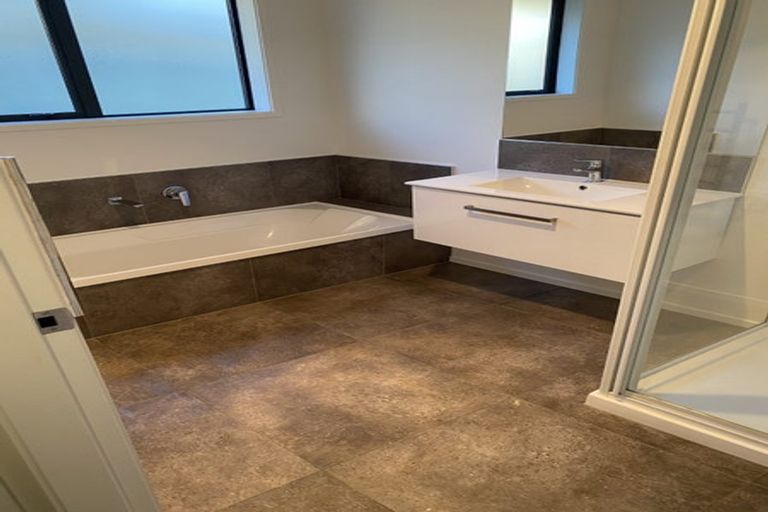 Photo of property in 8 Albatross Lane, Welcome Bay, Tauranga, 3112
