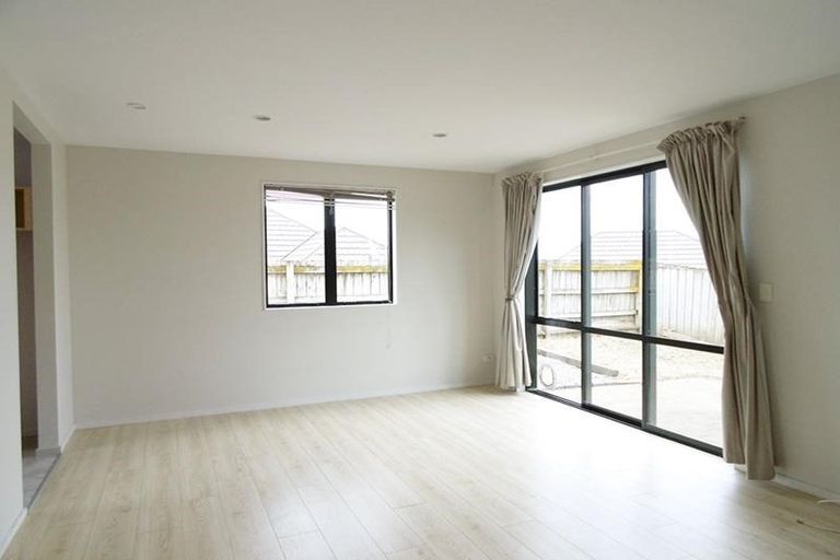 Photo of property in 27/22 Northcross Drive, Oteha, Auckland, 0632