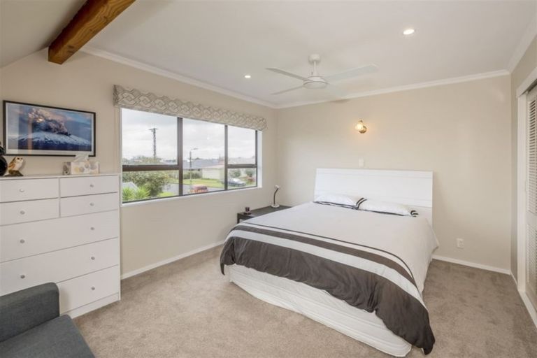 Photo of property in 42 Kent Street, Levin, 5510
