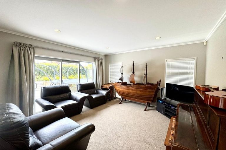Photo of property in 15 Tuatini Place, Long Bay, Auckland, 0630